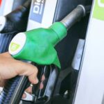 o preço médio do litro de gasolina em Portugal custava na passada quinta-feira (11 de abril) 1,812 euros enquanto o do gasóleo valia 1,649 euros.