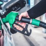 Eventos como conflito no Médio Oriente ou decisões de grandes produtores de petróleo, podem desencadear oscilações nos preços dos combustíveis.