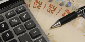 A penhora de vencimento é a apreensão judicial do vencimento do devedor para a satisfação do direito de crédito do exequente (credor).