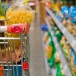 A pandemia, os problemas na cadeia de abastecimento e a guerra na Ucrânia, fizeram aumentar os preços. É preciso poupar no supermercado.